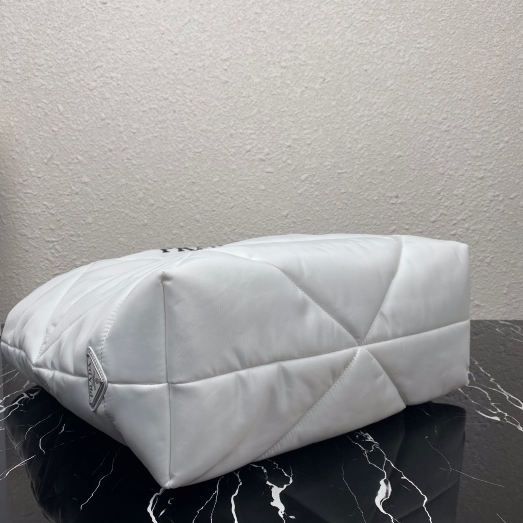 プラダ「Prada」Re-Nylon トートバッグ  ラージトート