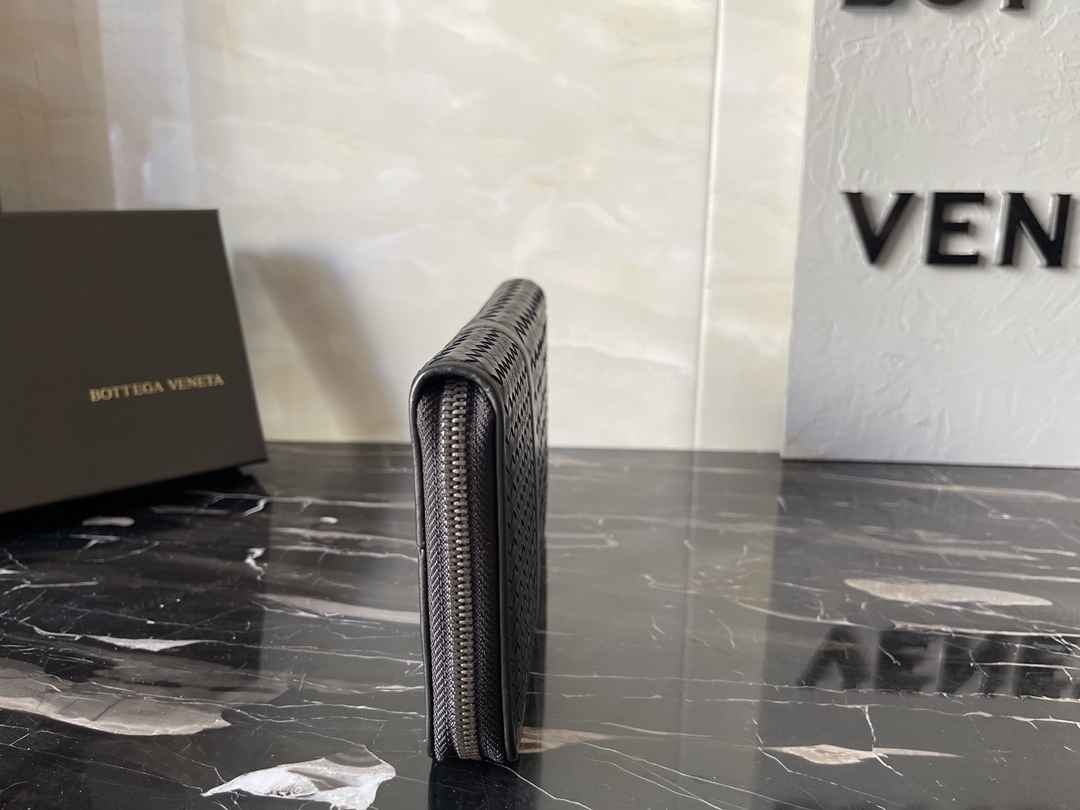 ボッテガ・ヴェネタ「Bottega Veneta」イントレチャート ザッパー ウォレット