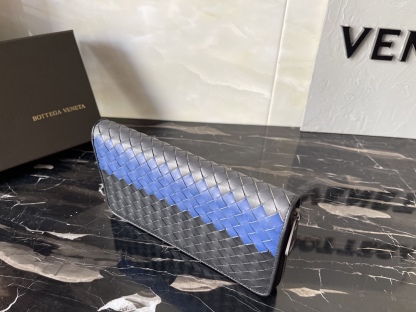 ボッテガ・ヴェネタ「Bottega Veneta」イントレチャート ザッパー ウォレット