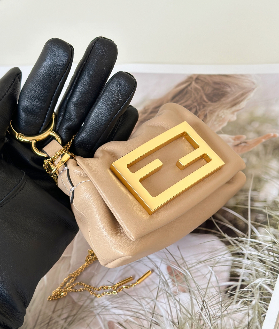フェンディ「Fendi」Nano Mamma Baguette レザー ハンドバッグ