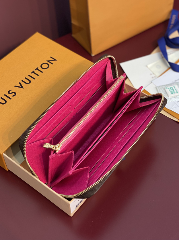 ルイ・ヴィトン「Louis Vuitton」LV × TM ジッピー･ウォレット