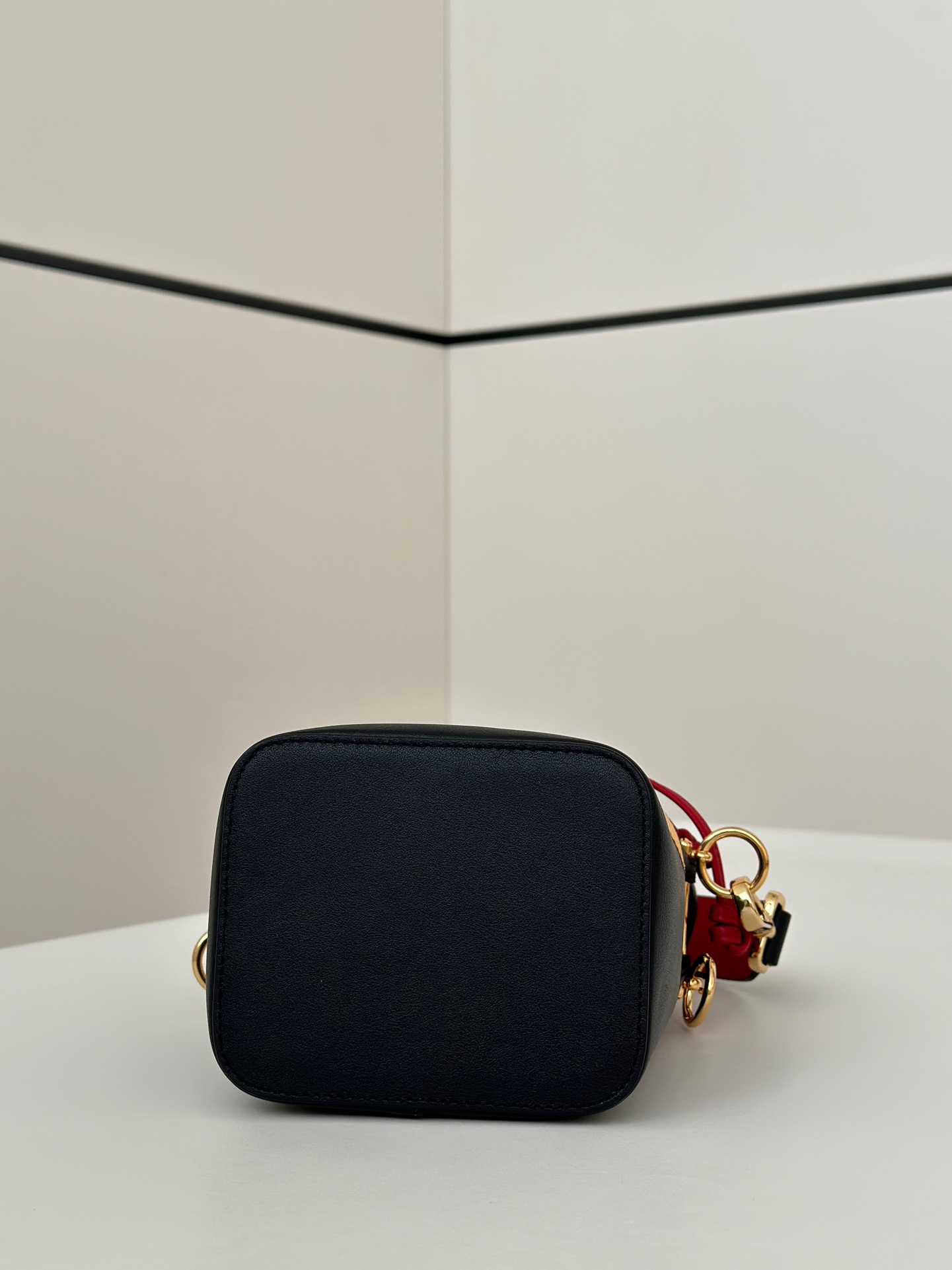 フェンディ「Fendi」FENDI Mon Tresor ミニバケツバッグ