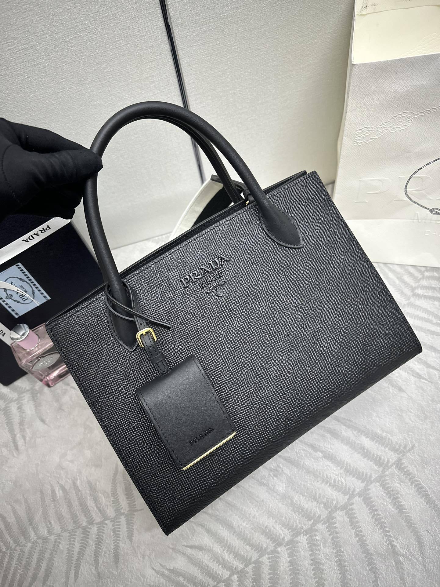 プラダ「Prada」アップグレード ラージトートバッグ（テキスタイルストラップ）