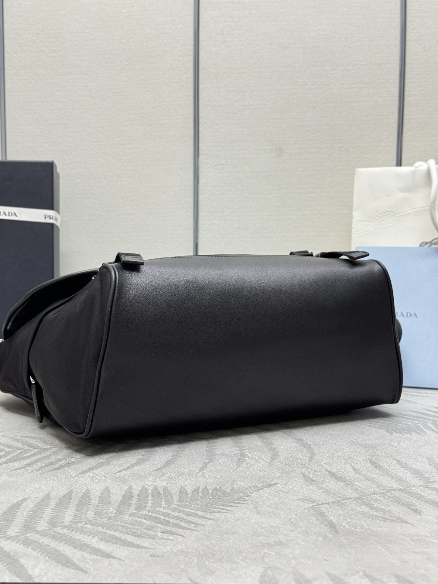 プラダ「Prada」 Re-Nylon® メッセンジャーバッグ