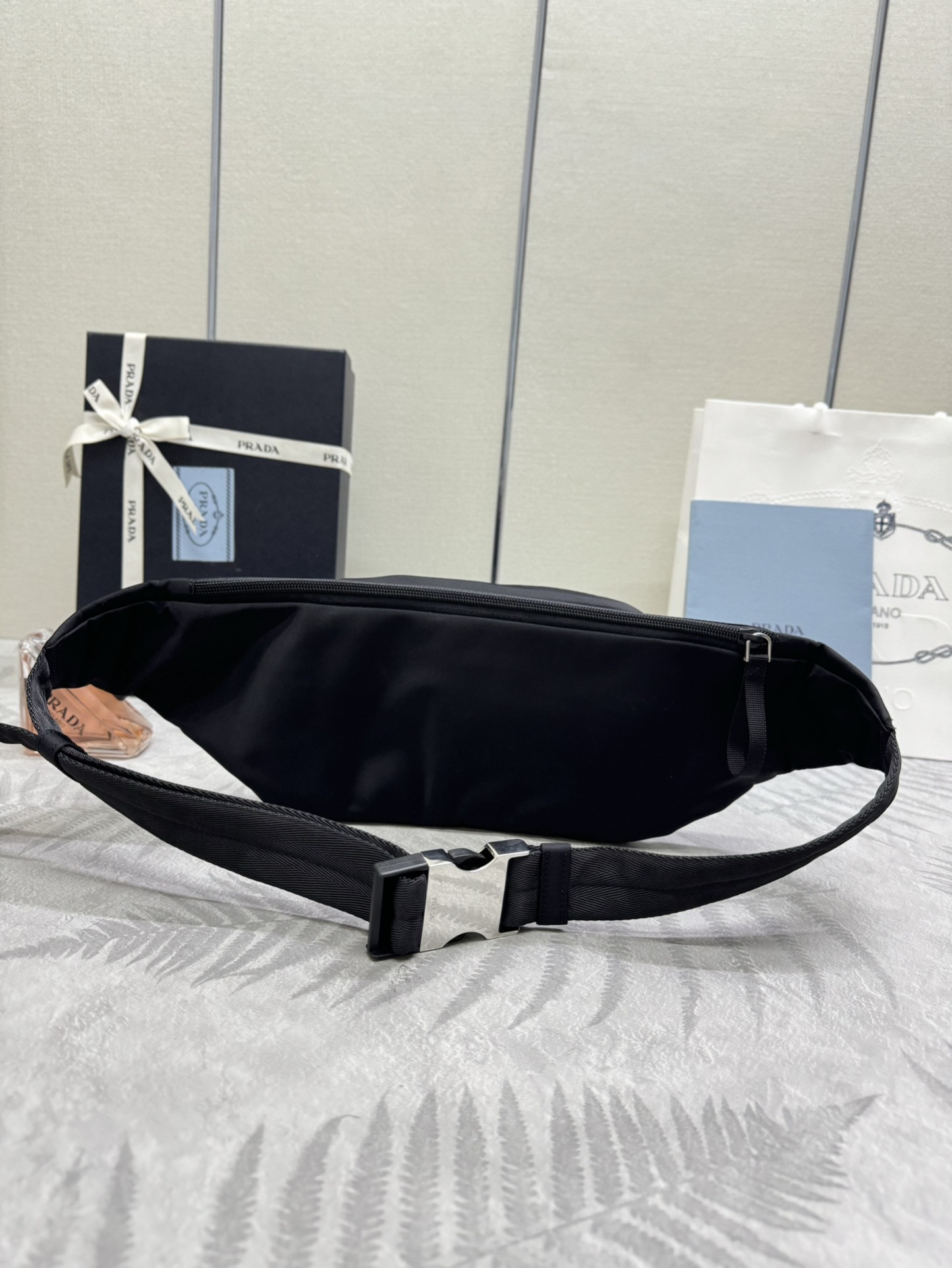 プラダ「Prada」テッスート ウェストバッグ