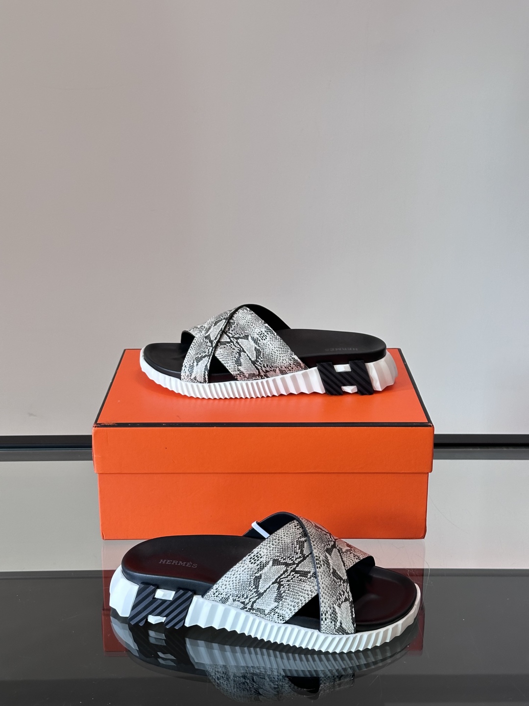 エルメス［Hermès］ モルド大底 メンズサンダル