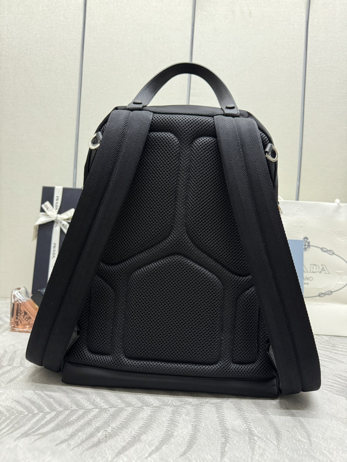 プラダ「Prada」 サフィアーノ＆ナイロン バックパック