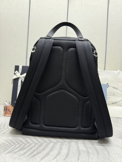 プラダ「Prada」 サフィアーノ＆ナイロン バックパック