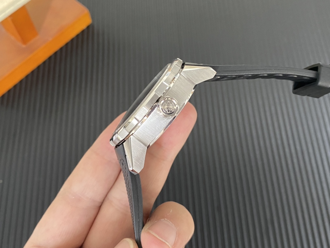 アイ・ダブリュー・シー「IWC」アクアタイマー ブルーダイアル腕時計 42mm