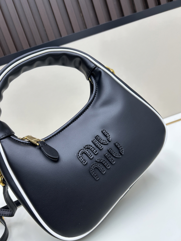 ミュウミュウ「Miu Miu」カラーブロック アンダーアームバッグ