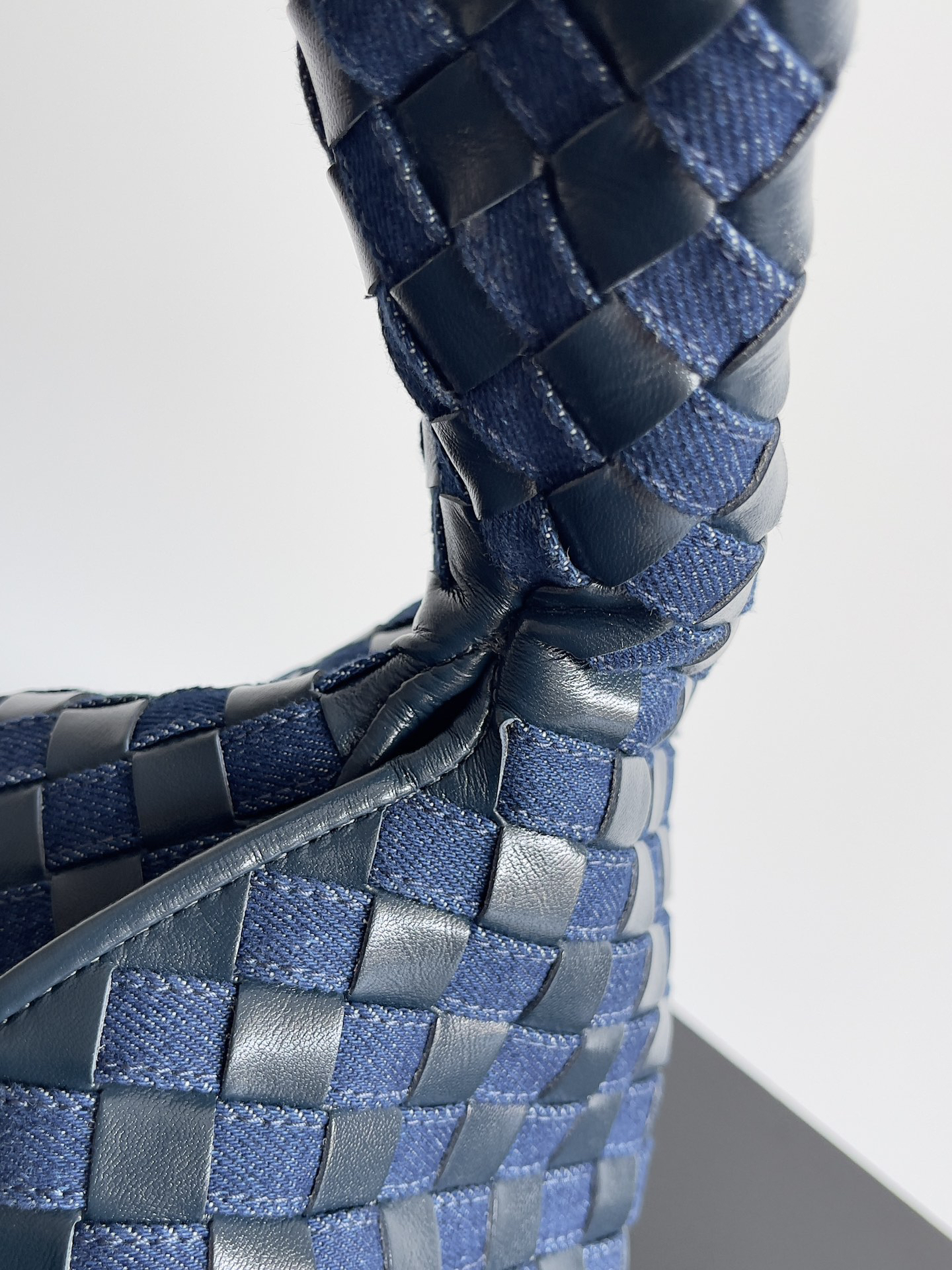 ボッテガ・ヴェネタ「Bottega Veneta」HOP デニム＆レザー ラージショルダーバッグ