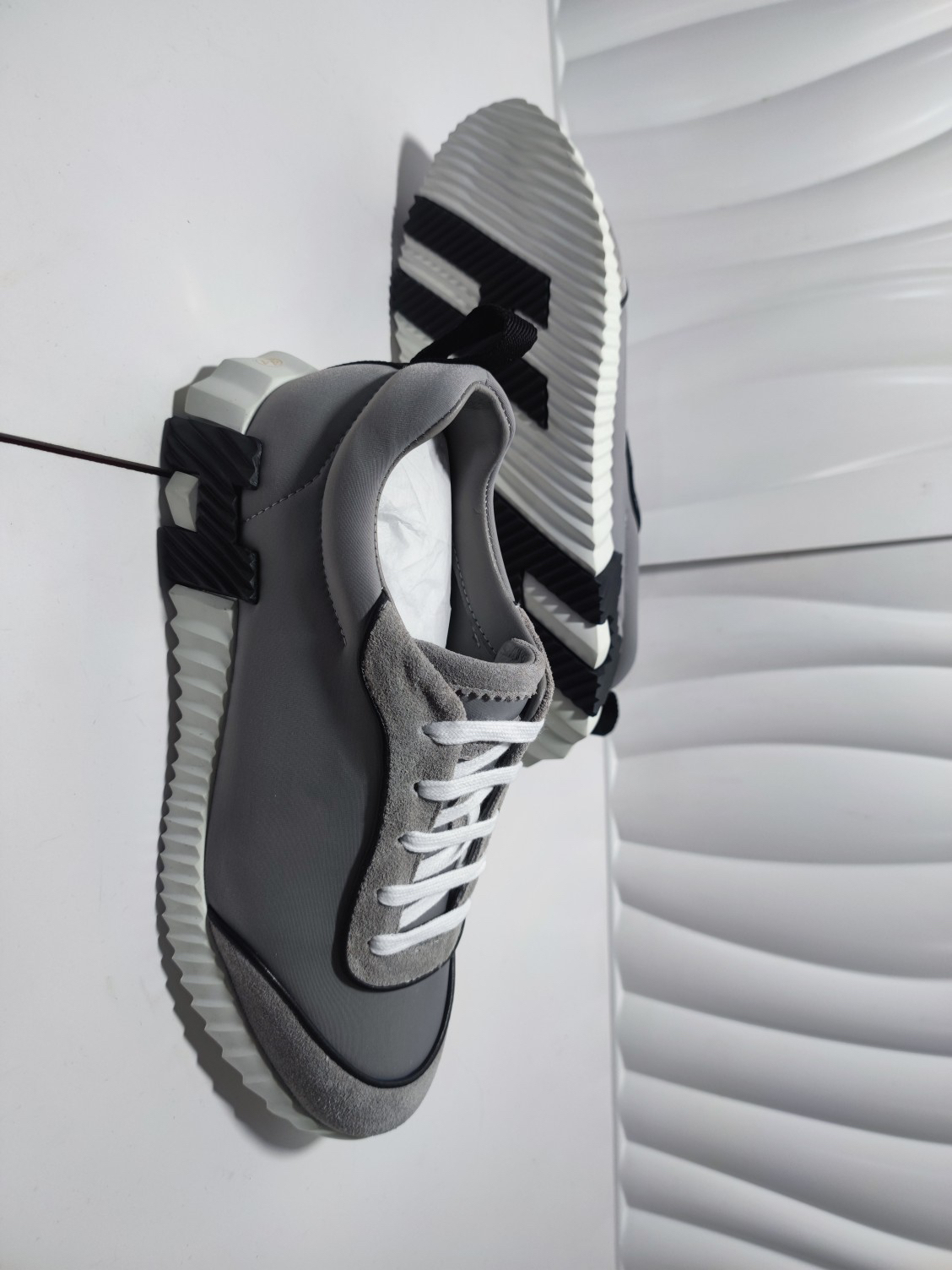 エルメス［Hermès］テックフュージョン スニーカー