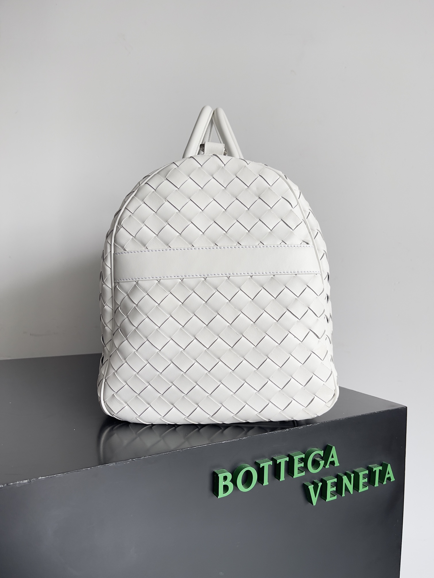 ボッテガ・ヴェネタ「Bottega Veneta」イントレチャート ラージトラベルバッグ