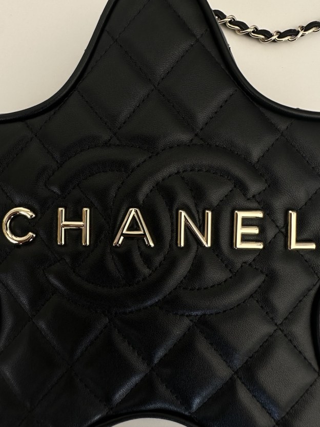シャネル「Chanel」クラシック フラップ 菱目縫い ショルダーバッグ