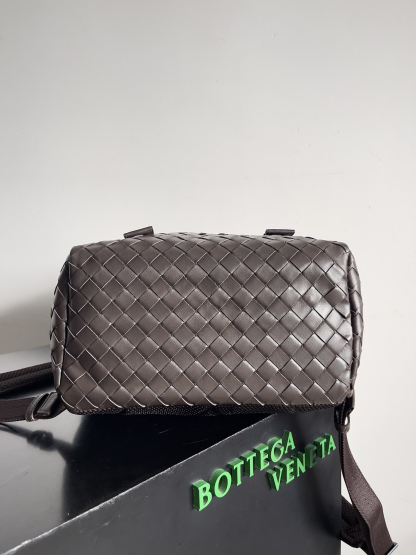 ボッテガ・ヴェネタ「Bottega Veneta」 イントレチャート メンズバックパック