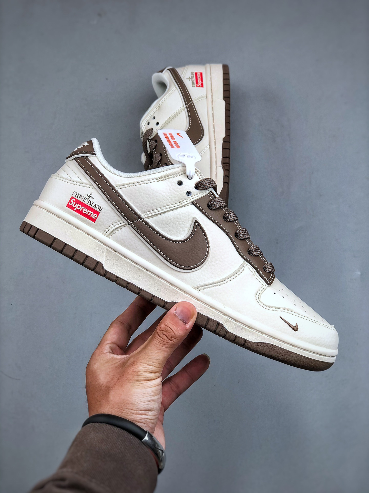 「コラボモデル」Stone Island x Nikeダンクロー スモールスウッシュ スターエンボス スニーカー ベージュ/ブラウン