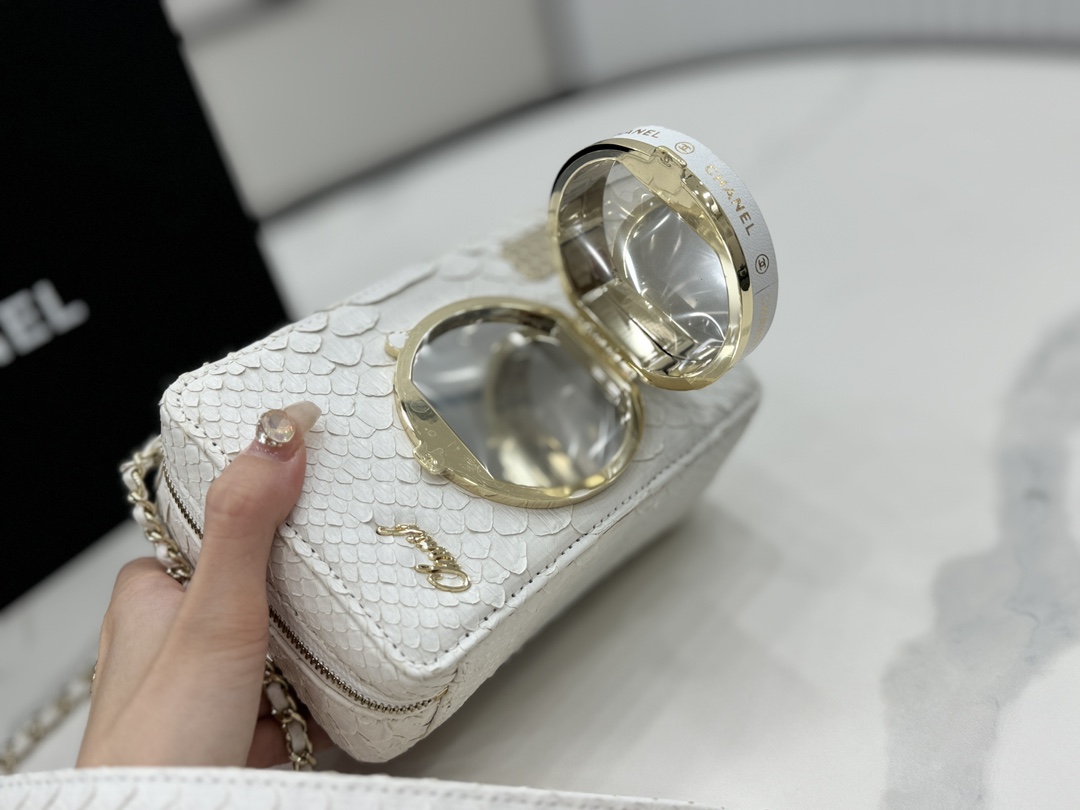 シャネル「Chanel」カメラケース ミニ ショルダーバッグ