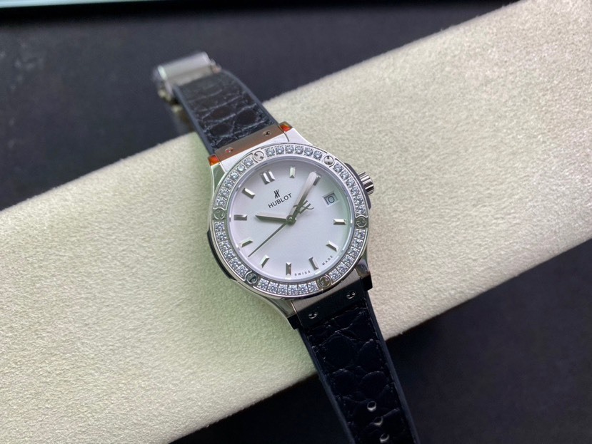 ウブロ［Hublot］クラシックフュージョン レディースウォッチ