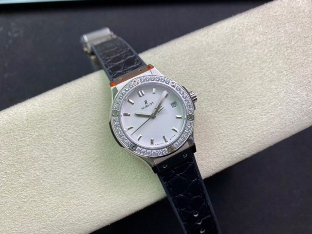 ウブロ［Hublot］クラシックフュージョン レディースウォッチ
