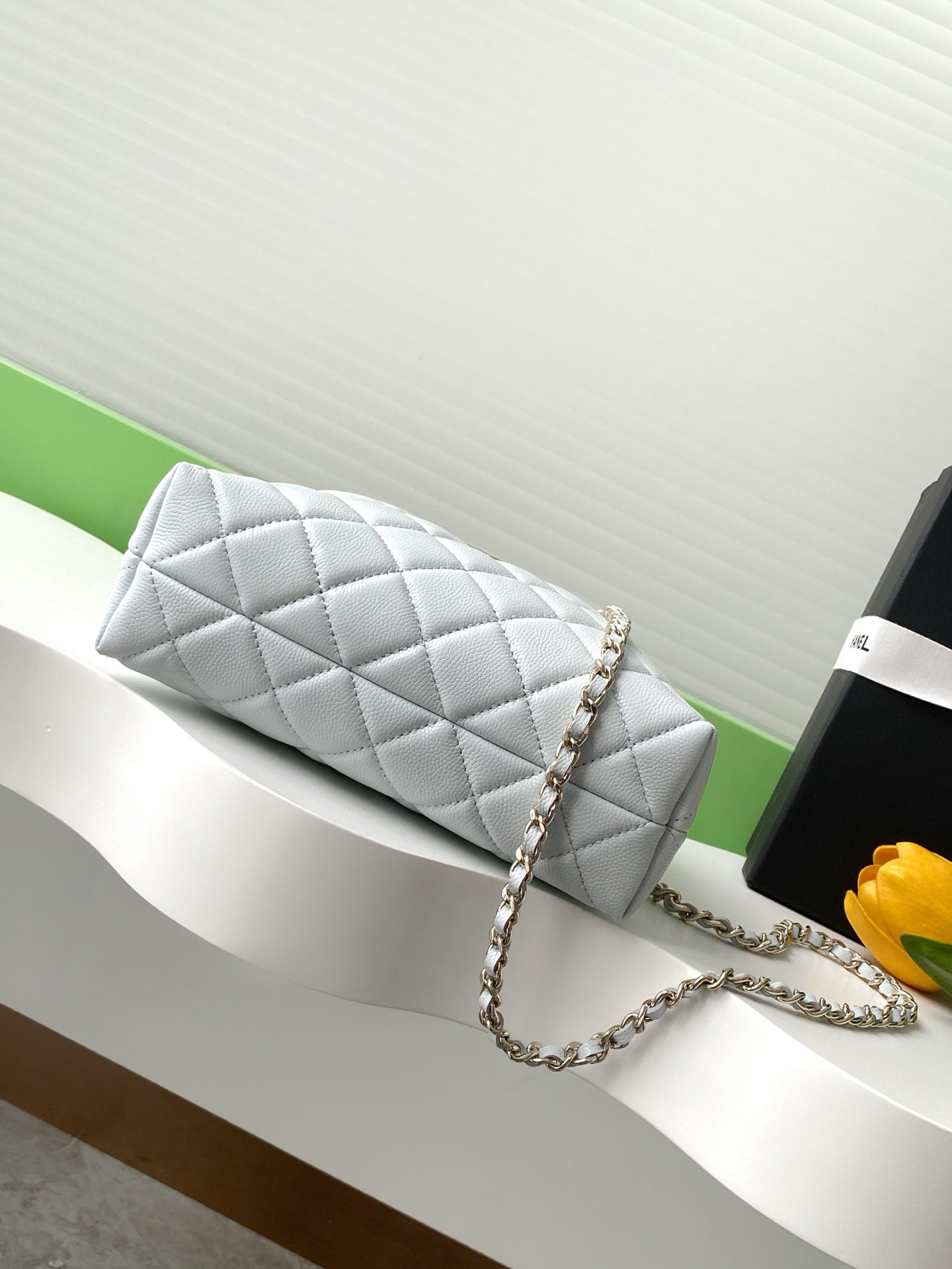 シャネル「Chanel」‌24B ハンドル付きランチボックスバッグ