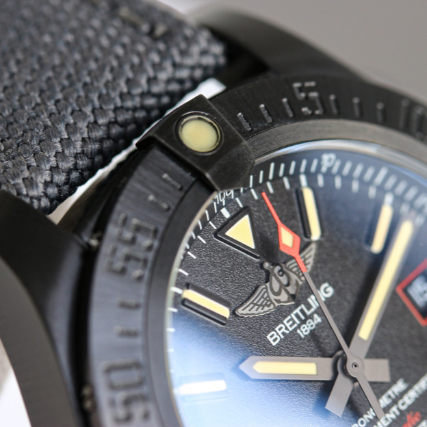 ブライトリング「Breitling」アベンジャーブラックバード 44MM腕時計