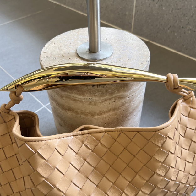 ボッテガ・ヴェネタ「Bottega Veneta」 サーディン レザートートバッグ