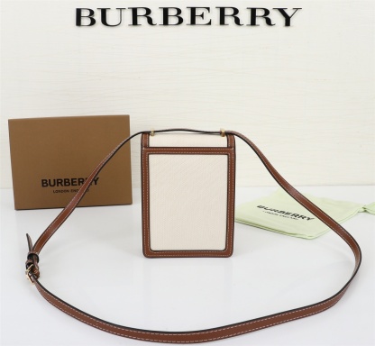 バーバリー「Burberry」コンパクトストラクチャードショルダーバッグ