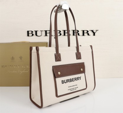 バーバリー「Burberry」ツートーンキャンバス＆レザートートバッグ
