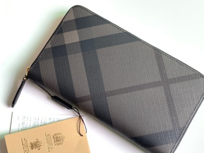 バーバリー「Burberry」チェック柄 ラージジッパーウォレット
