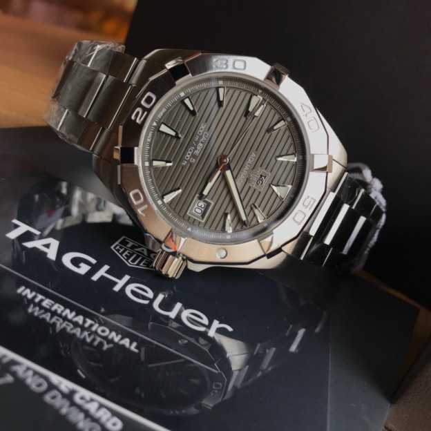 タグ・ホイヤー「TAG Heuer」アクアレーサー オートマティック メンズウォッチ40MM