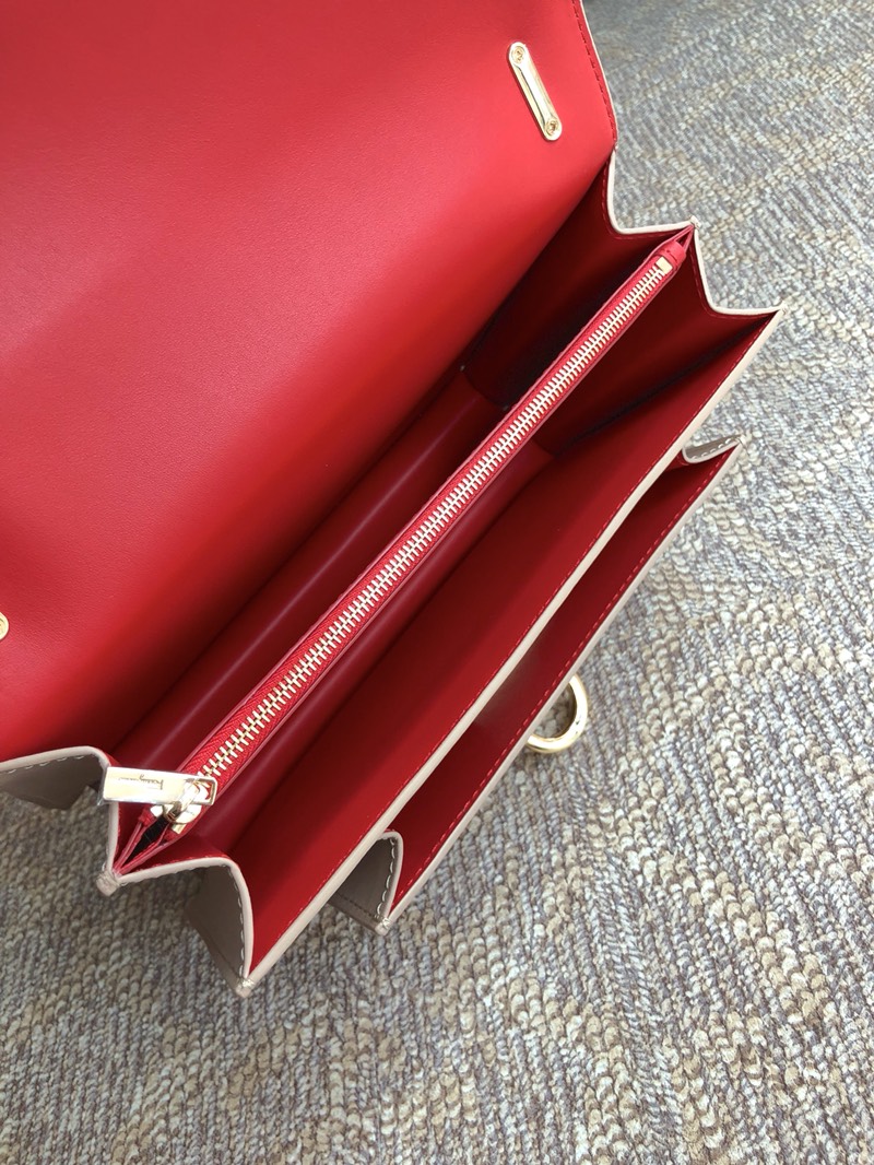 フェラガモ「Ferragamo」ガンチーニトップハンドルバッグ