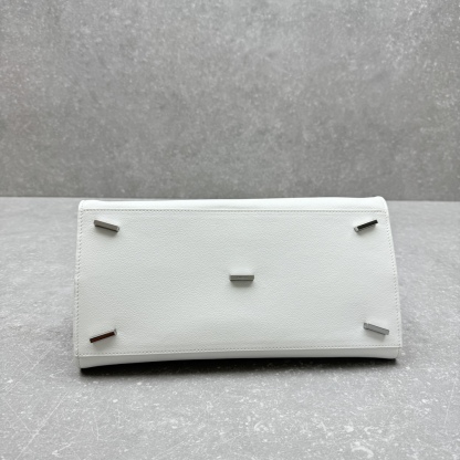 フェラガモ「Ferragamo」小さいジトートバッグ