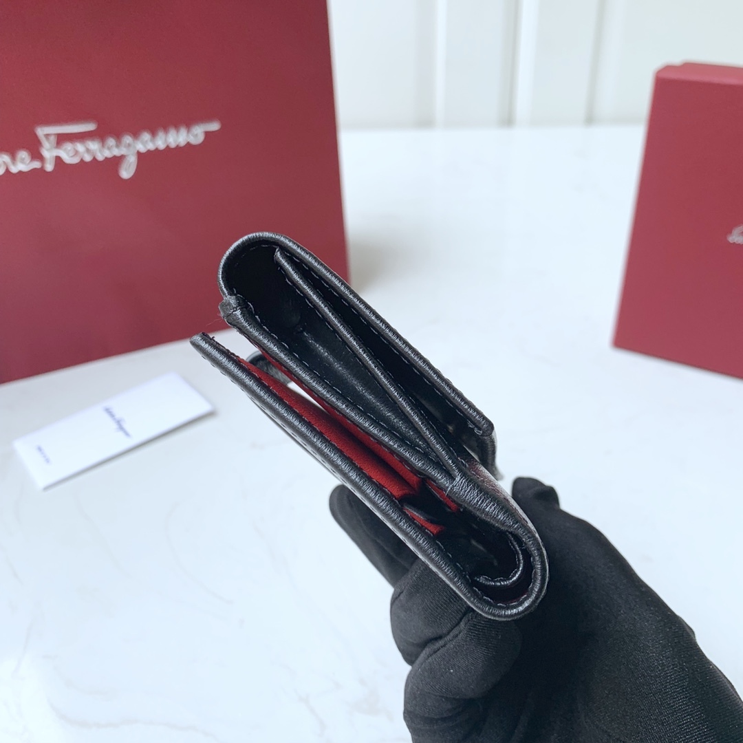 フェラガモ「Ferragamo」 トリフォールドコンパクトウォレット