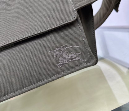 バーバリー「Burberry」トレンチ ウェストバッグ