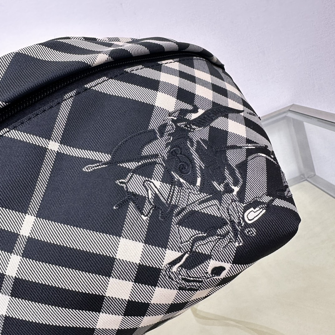 バーバリー「Burberry」ナイト ウェストバッグ