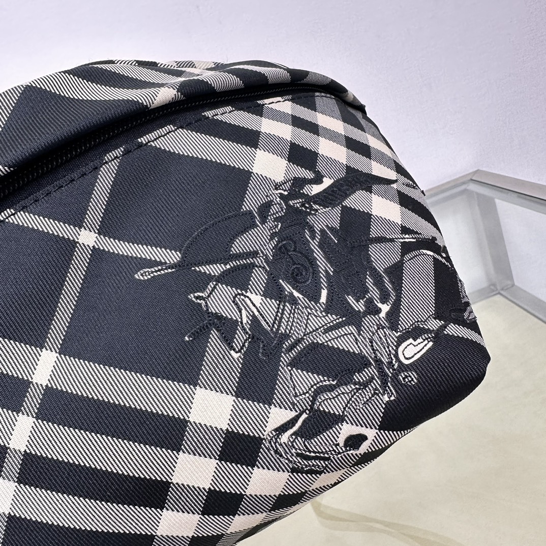 バーバリー「Burberry」ナイト ウェストバッグ