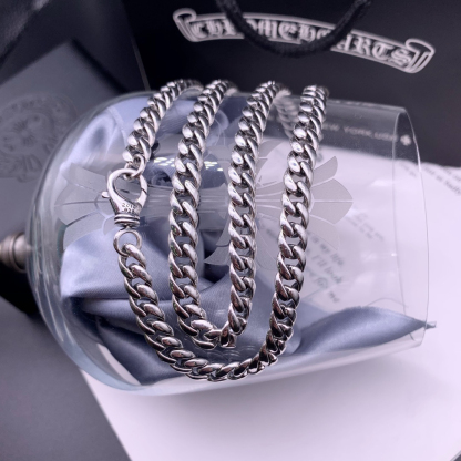 クロムハーツ「Chrome Hearts」のクラシックネックレス - 日常に上品なアクセントを添えるユニセックスモデル