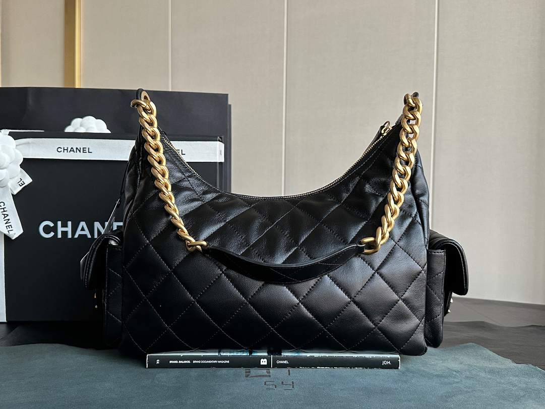 シャネル「Chanel」25C マルチポケット ヒッピーホボ ラージ