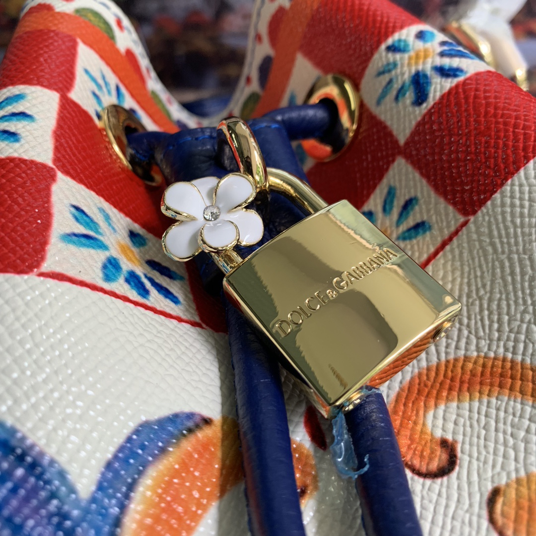 ドルチェ・アンド・ガッバーナ「D&G」エンボス レザートップハンドルバッグ