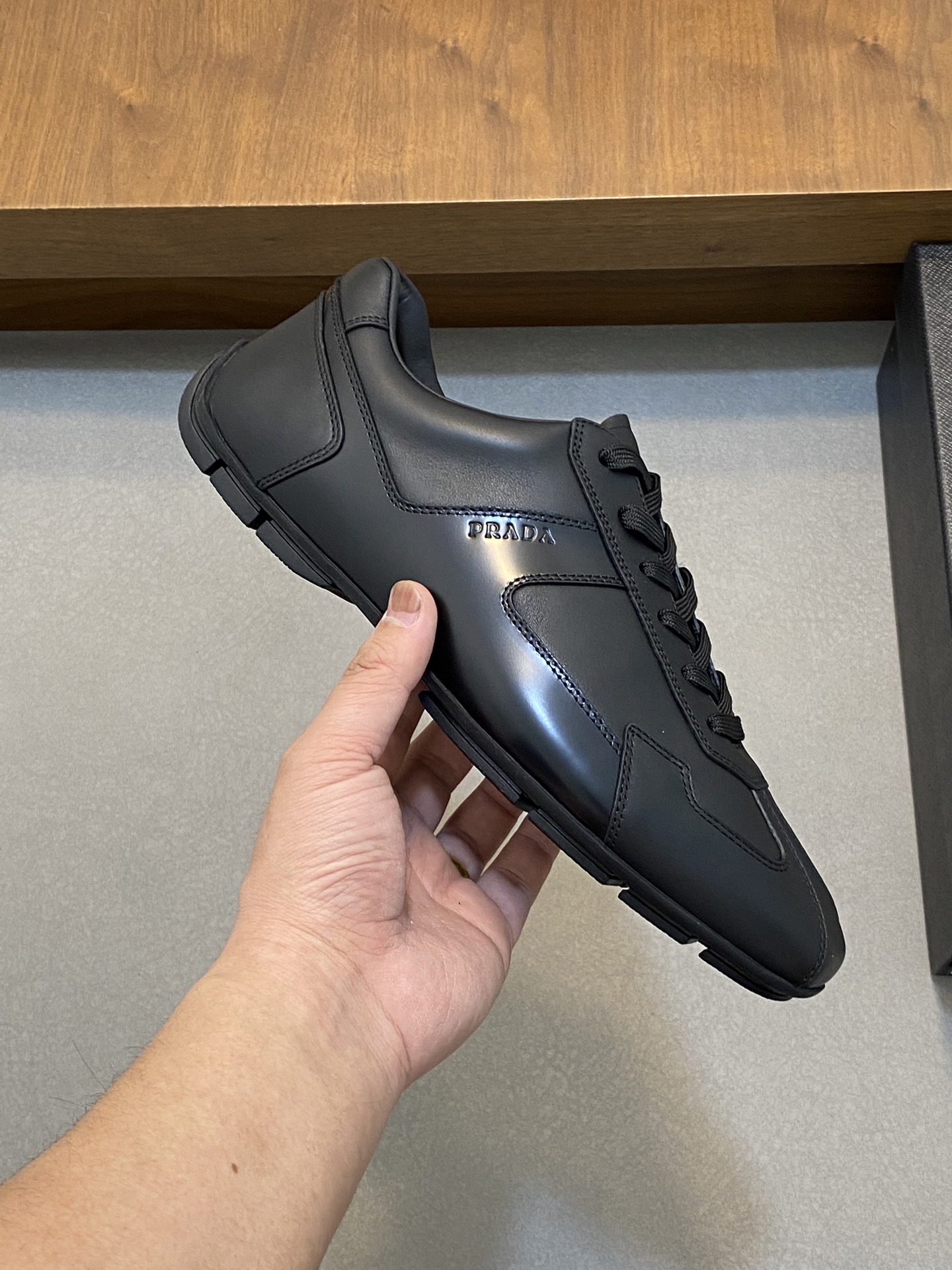 プラダ［Prada］America's Cup レザースニーカー（メンズ）