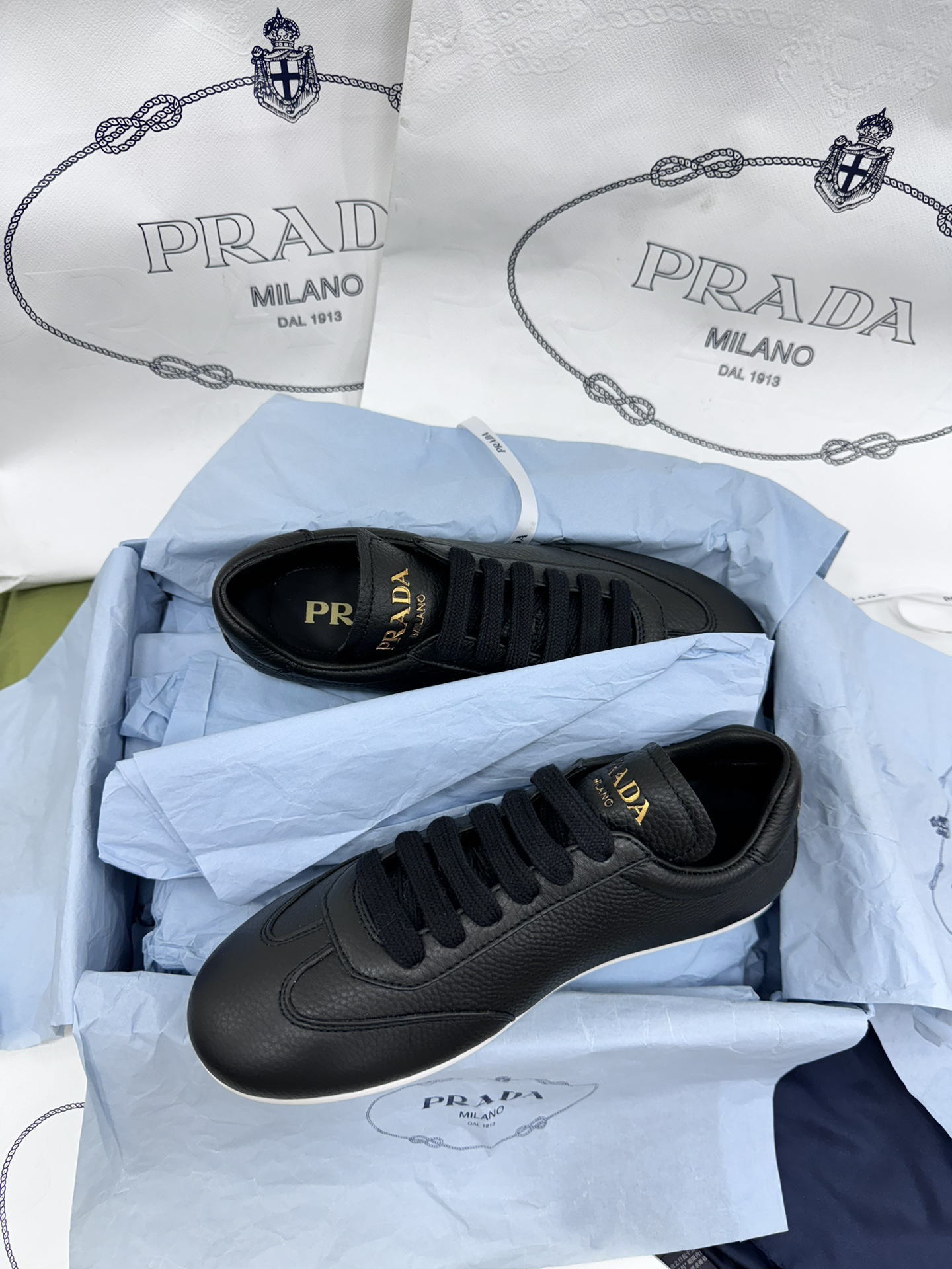 プラダ［Prada］America's Cup レザースニーカー（ユニセックス）