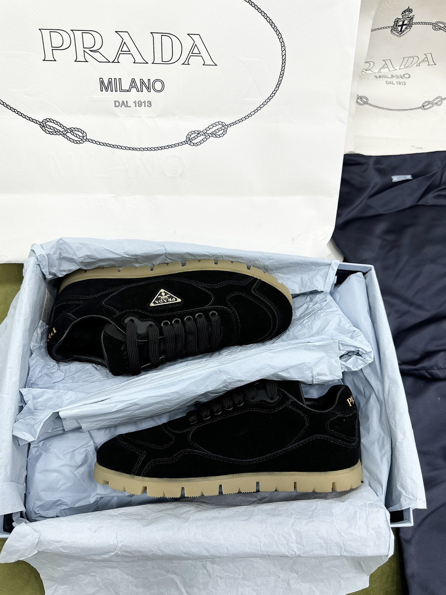 プラダ［Prada］ America's Cup キャンバススニーカー（ユニセックス）