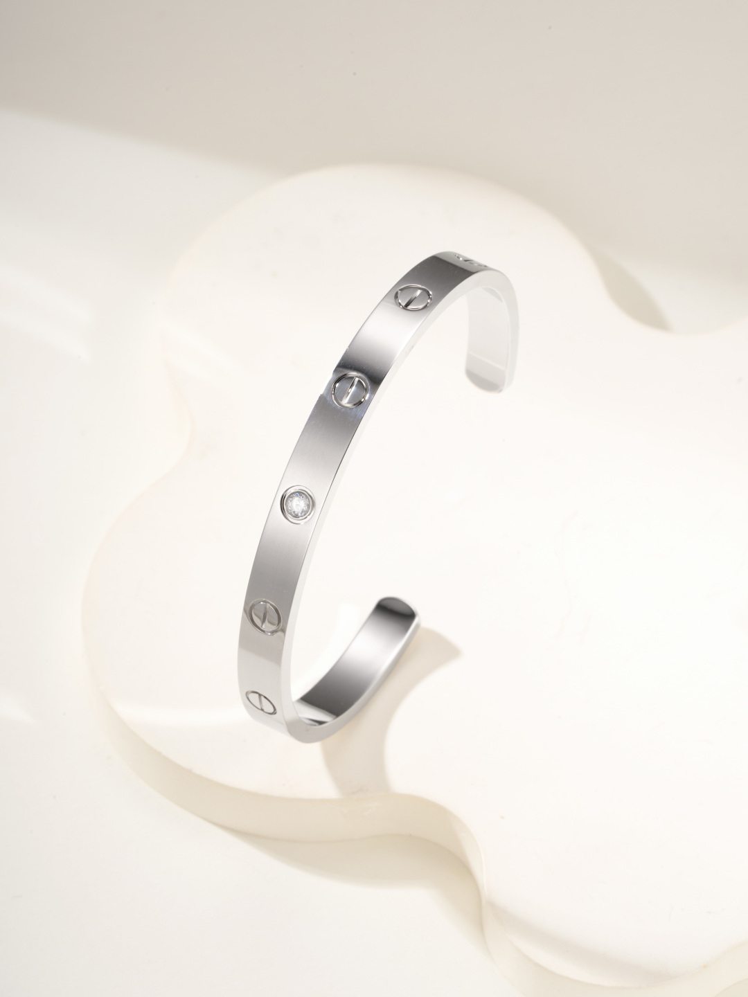 カルティエ「Cartier」ラブ オープンブレスレット