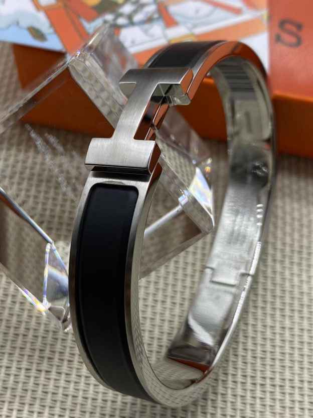 エルメス「Hermès」1900150 メンズ サテン仕上げ ブレスレット18MM