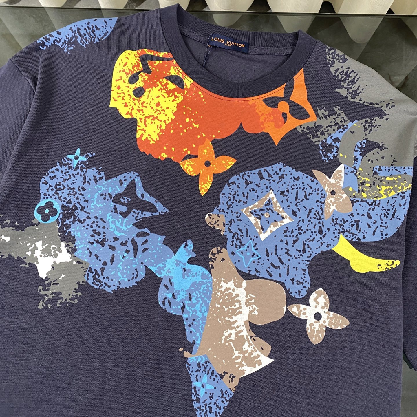 ルイ・ヴィトン「Louis Vuitton」 2025 スプリング スームインク プリント クルーネックTシャツ（メンズ）‌