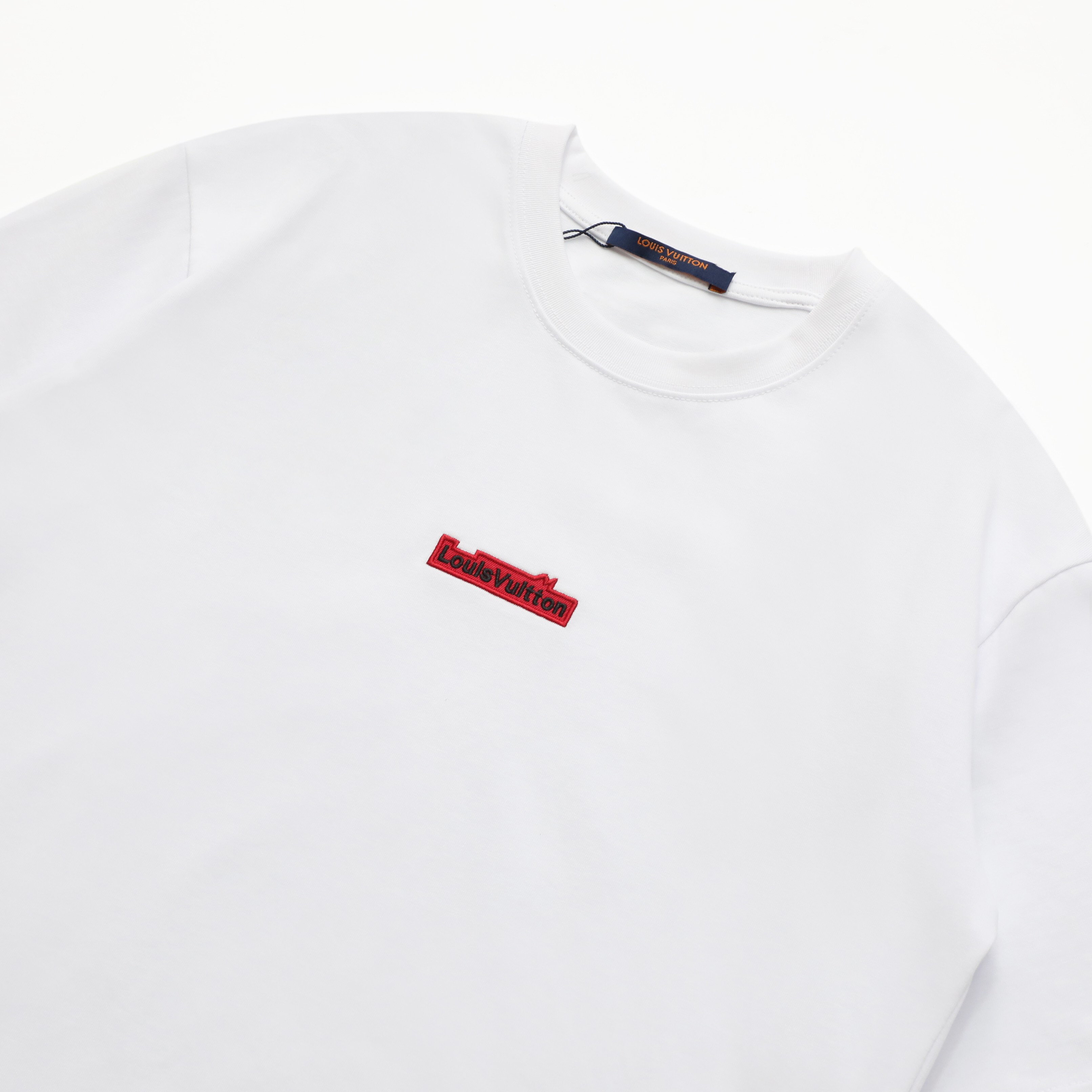 ルイ・ヴィトン「Louis Vuitton」 2025 エンブロイダリー モノグラム クルーネックTシャツ（メンズ）