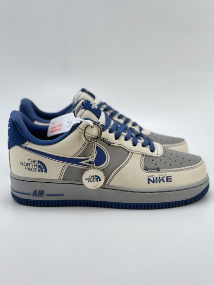 「コラボモデル」The North Face x Nikeスニーカー