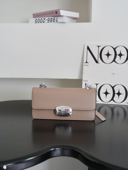 コーチ「Coach」ニューコレクション Eliza チェーンバッグ