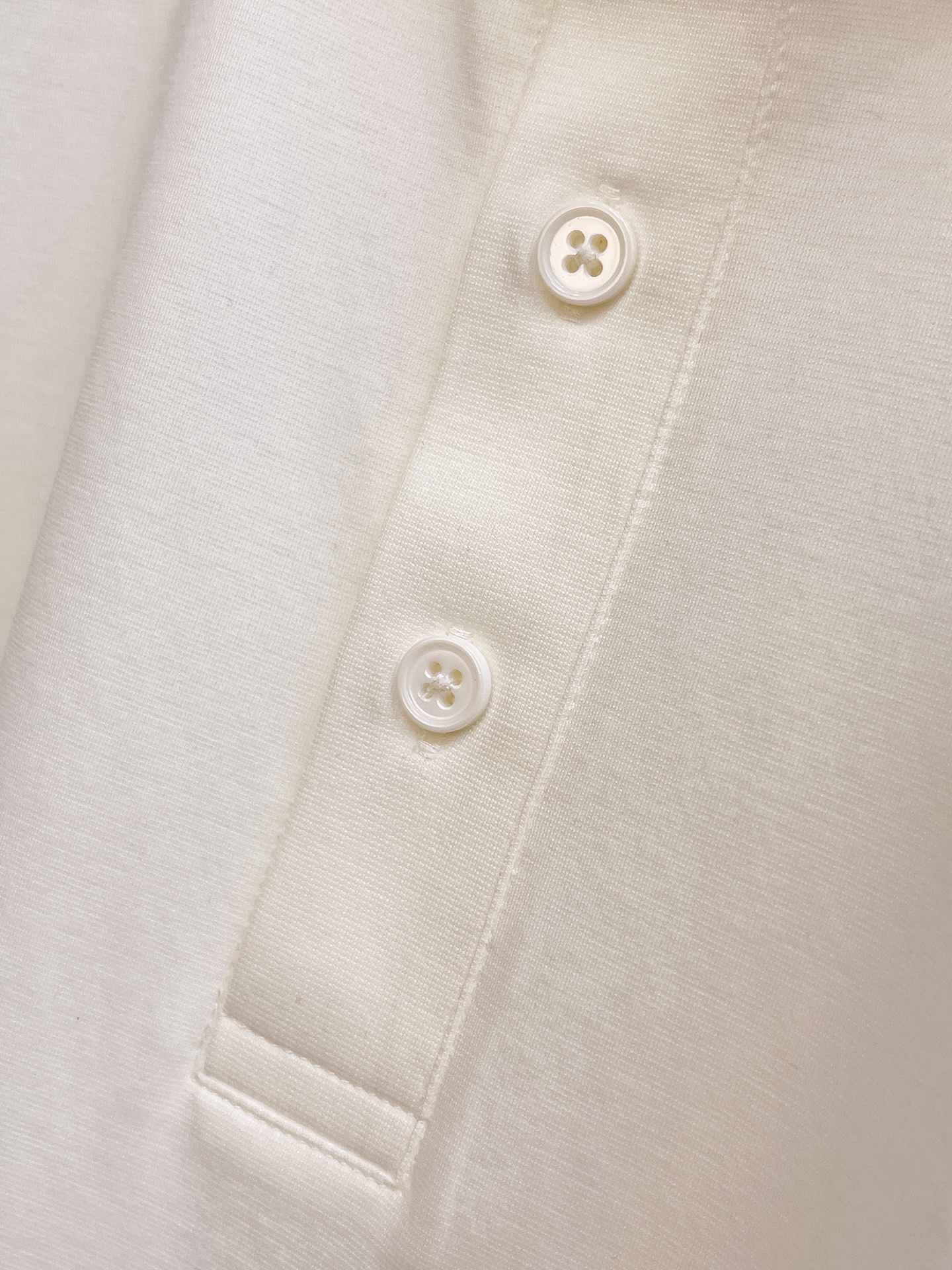 エルメス「Hermès」2025 サマーコレクション メンズ ロゴ入りポロシャツ