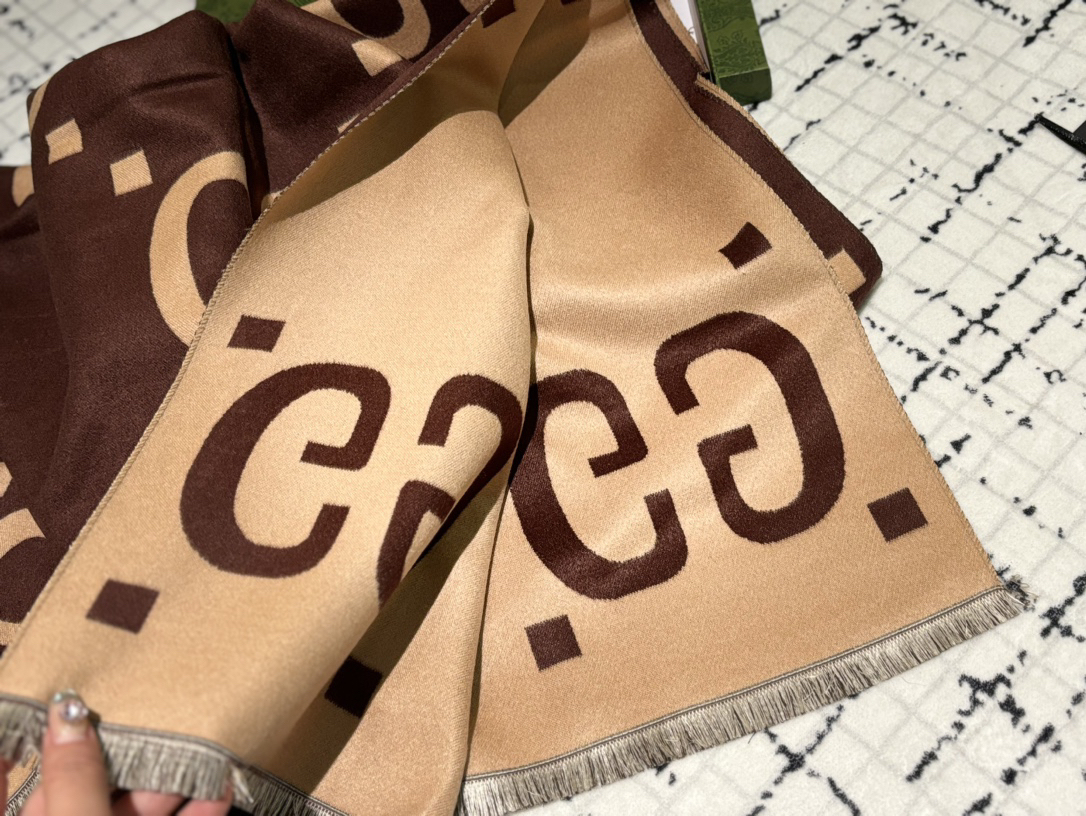 グッチ「Gucci」GG ダブルジャカード ウールマフラー